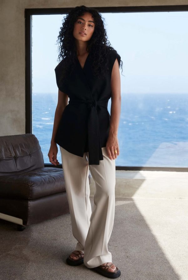Club l'Avenir Kumi sleeveless blazer Black