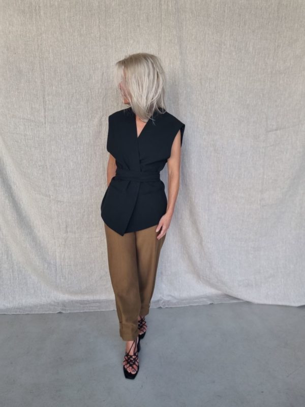 Club l'Avenir Kumi sleeveless blazer Black