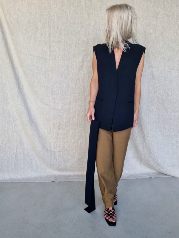 Club l'Avenir Kumi sleeveless blazer Black